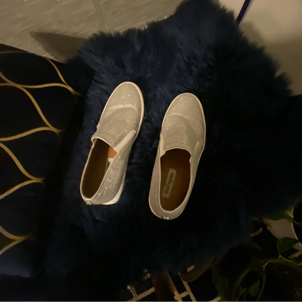 Steve Madden Amplify Shoes Silver Bedazzled Slip On Shoes - Picture 2 of 4